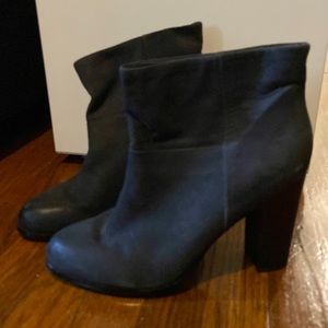 Aldo heeled black side bootie- dressy boot size 10